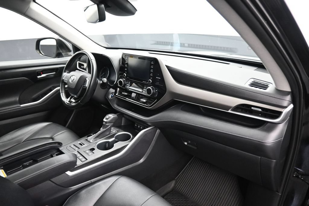 Used 2020 Toyota Highlander XLE AWD/4WD image 57