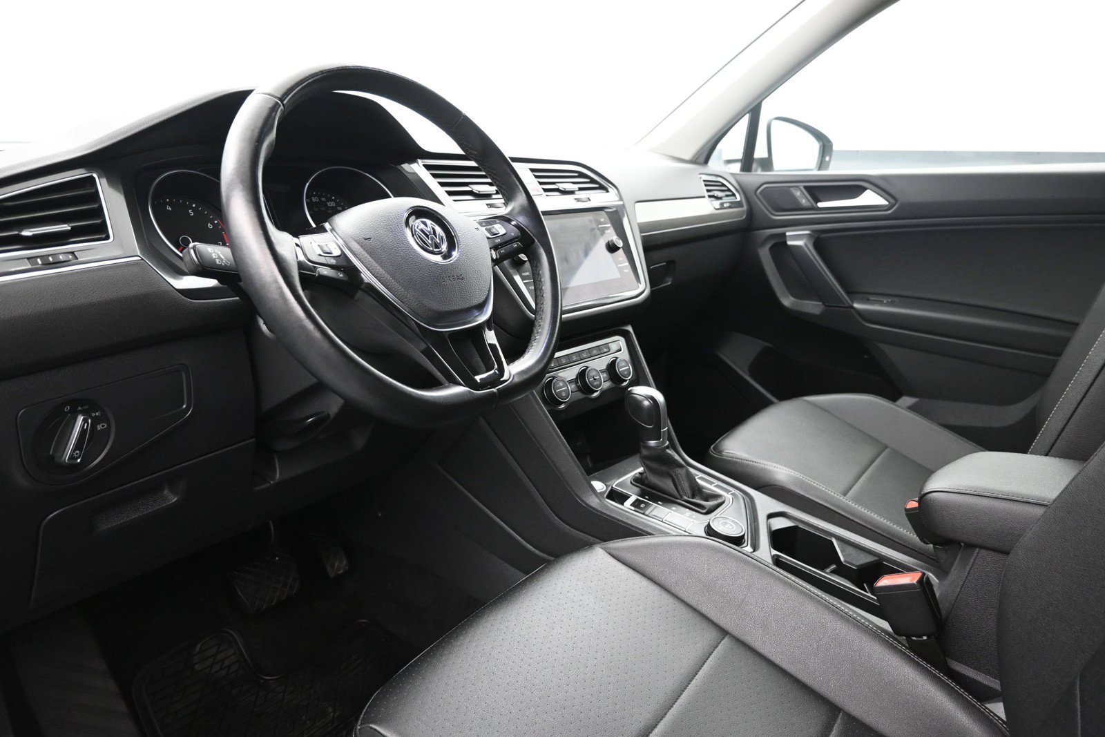 Used 2019 Volkswagen Tiguan SE w/ Panoramic Sunroof Package AWD/4WD image 10