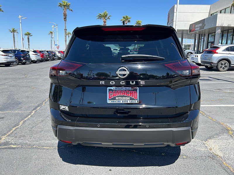 Used 2025 Nissan Rogue SV FWD image 8