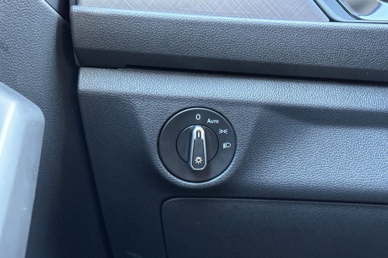 Used 2024 Volkswagen Jetta SE image 30