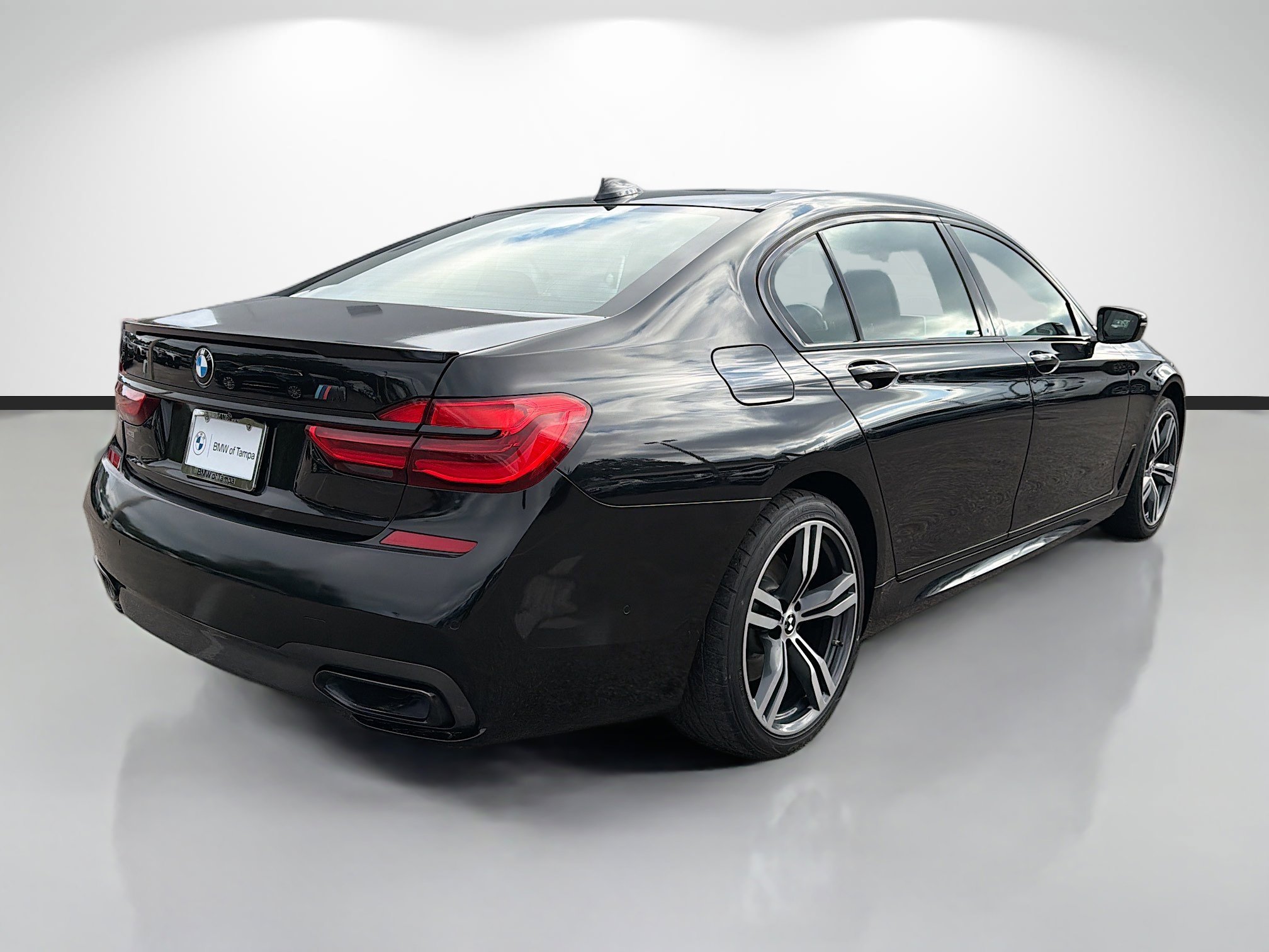Used 2019 BMW 740i 740i w/ M Sport Package image 3
