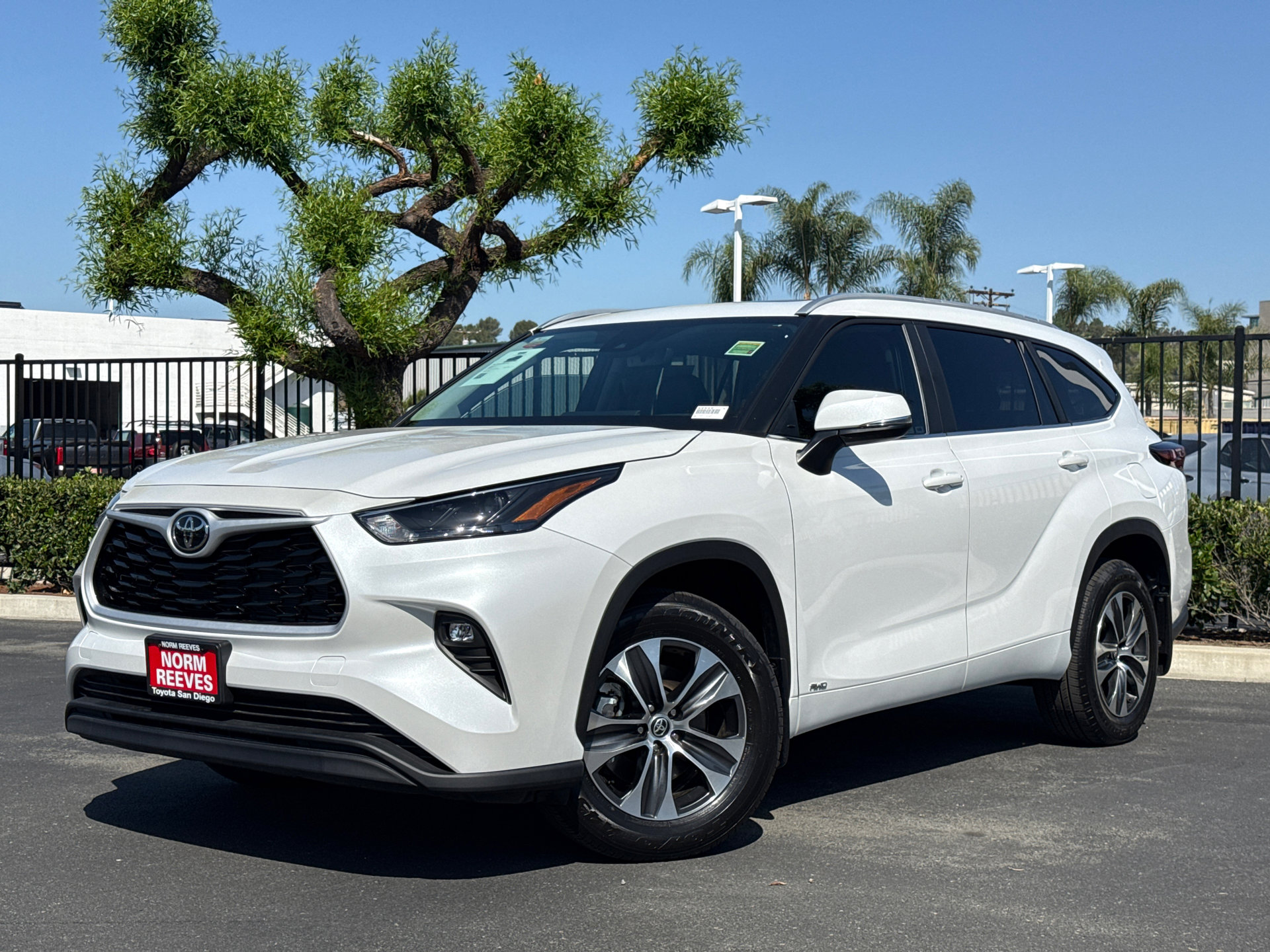 Certified 2026 Toyota Highlander XLE image 2