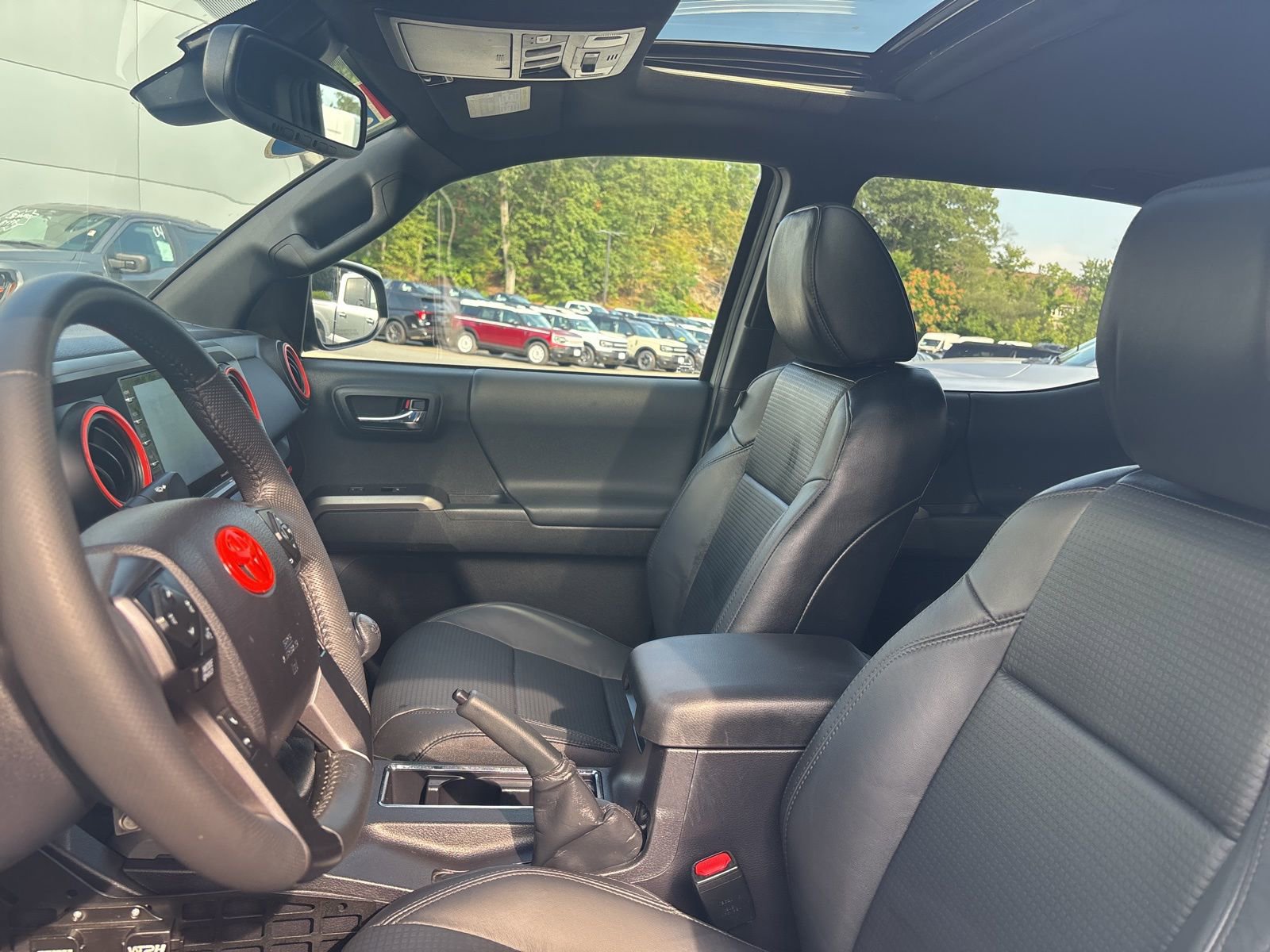 Used 2022 Toyota Tacoma TRD Off-Road image 11