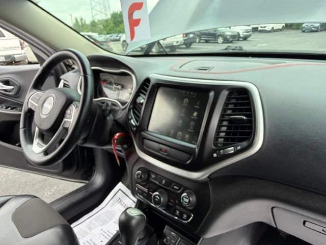 Used 2016 Jeep Cherokee Trailhawk AWD/4WD image 23