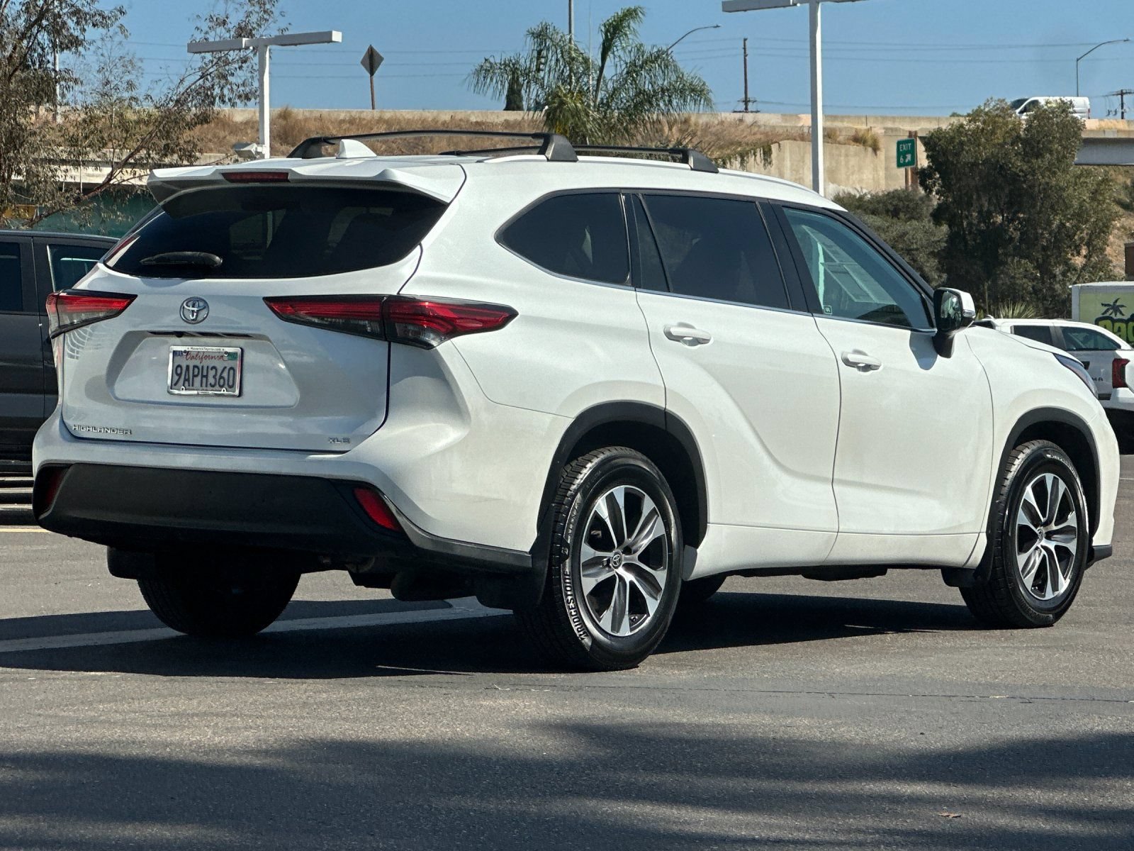 Used 2022 Toyota Highlander XLE FWD image 5