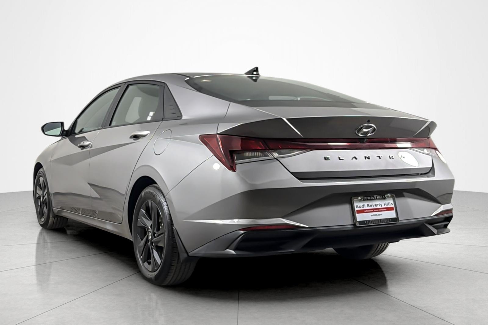 Used 2023 Hyundai Elantra SEL FWD image 3