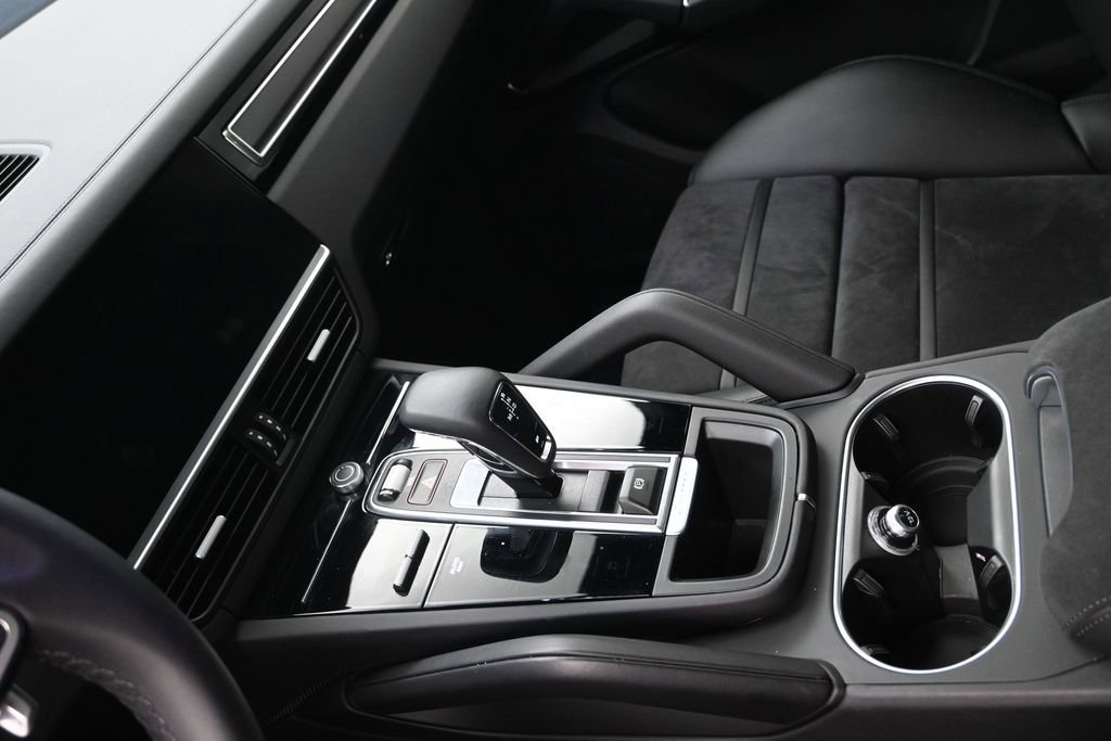 Used 2023 Porsche Cayenne GTS AWD/4WD image 21