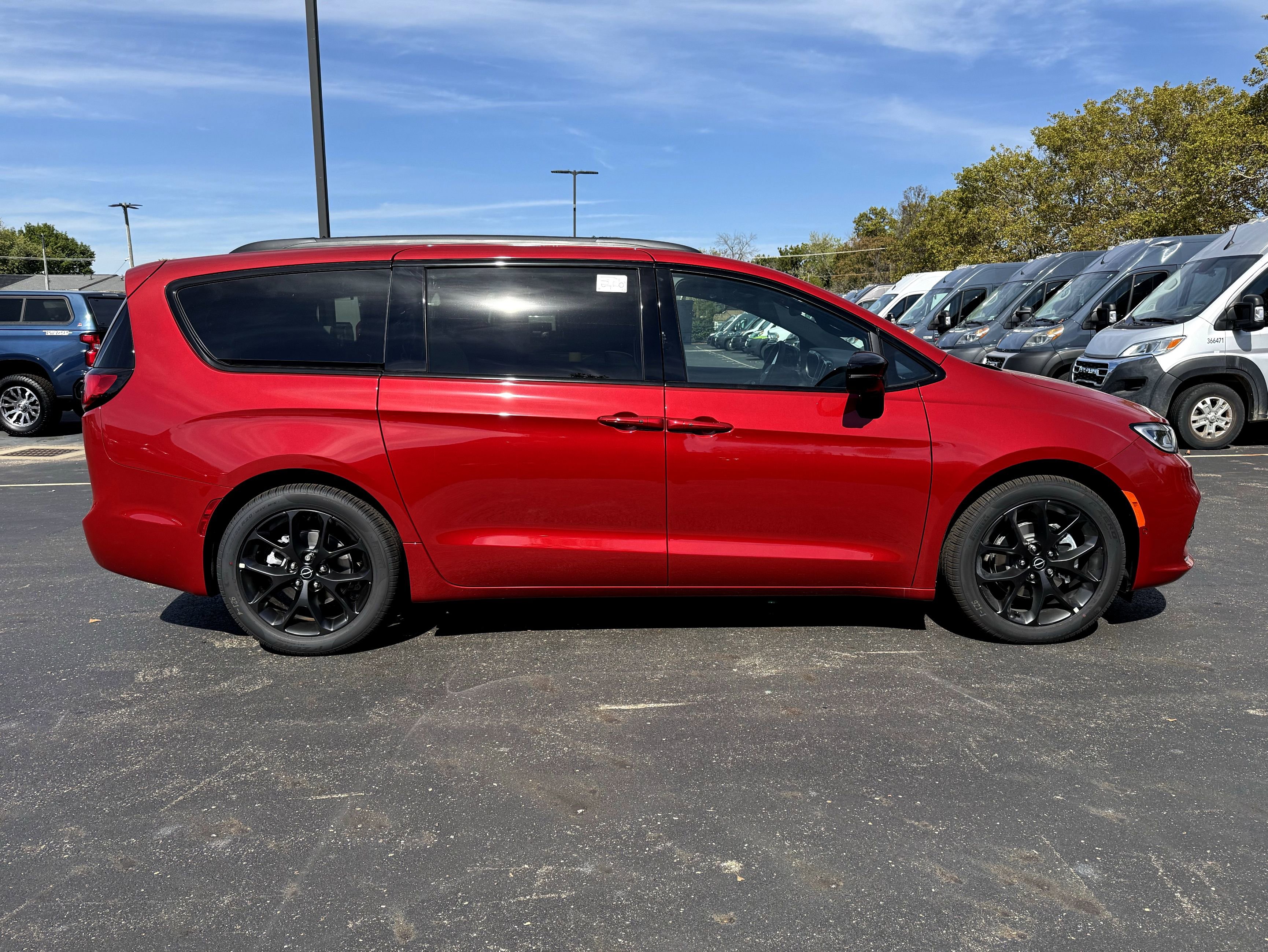 New 2026 Chrysler Pacifica Limited image 11