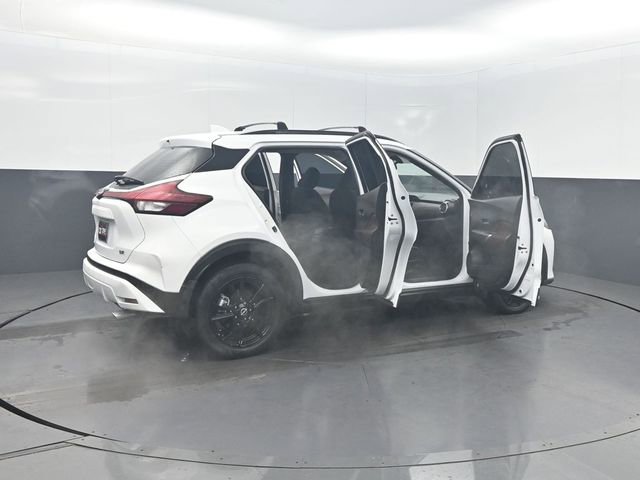 Used 2023 Nissan Kicks SR w/ Exterior Package FWD image 36
