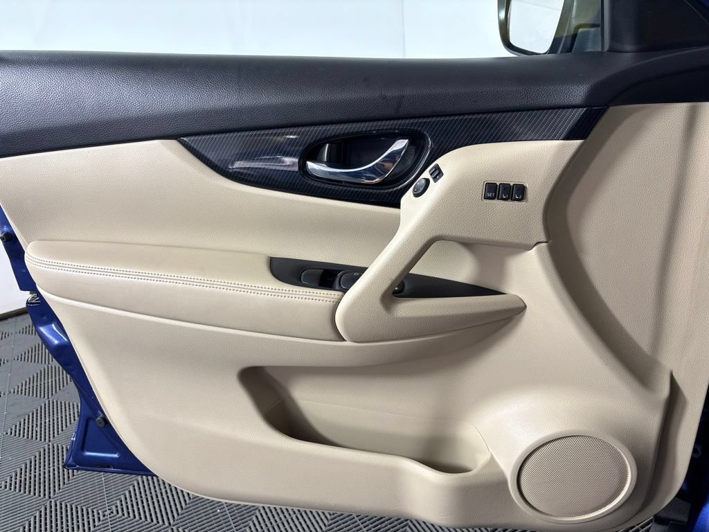 Used 2017 Nissan Rogue SL FWD image 20