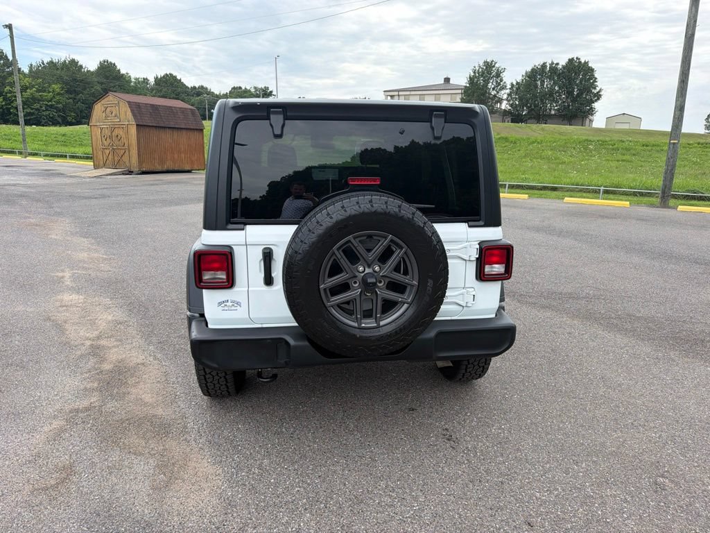 Used 2024 Jeep Wrangler Unlimited Sport AWD/4WD image 4