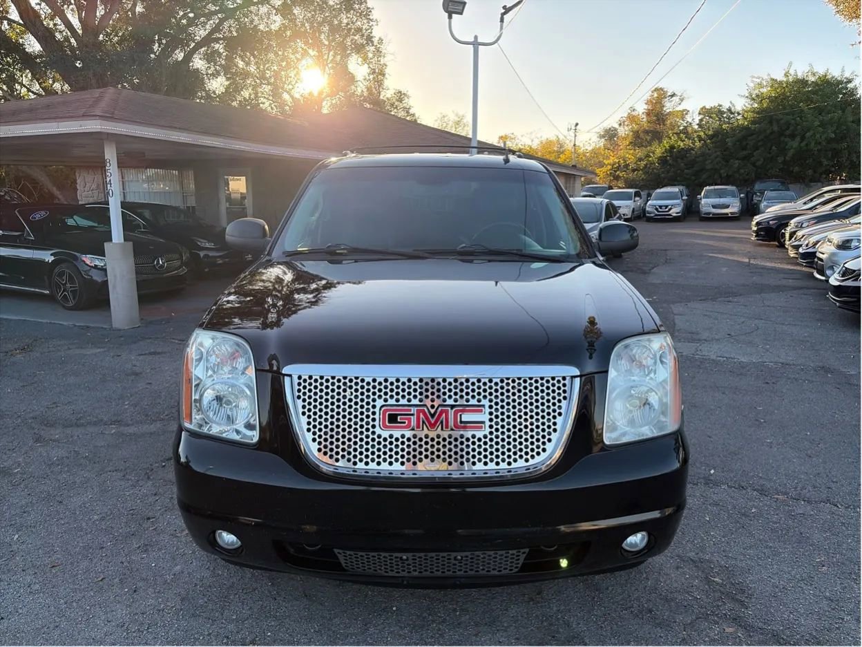 Used 2013 GMC Yukon XL SLT image 2