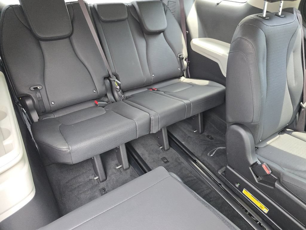 Used 2024 Kia Carnival SX Prestige FWD image 19