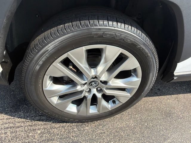 Used 2020 Toyota RAV4 XLE Premium AWD/4WD image 40
