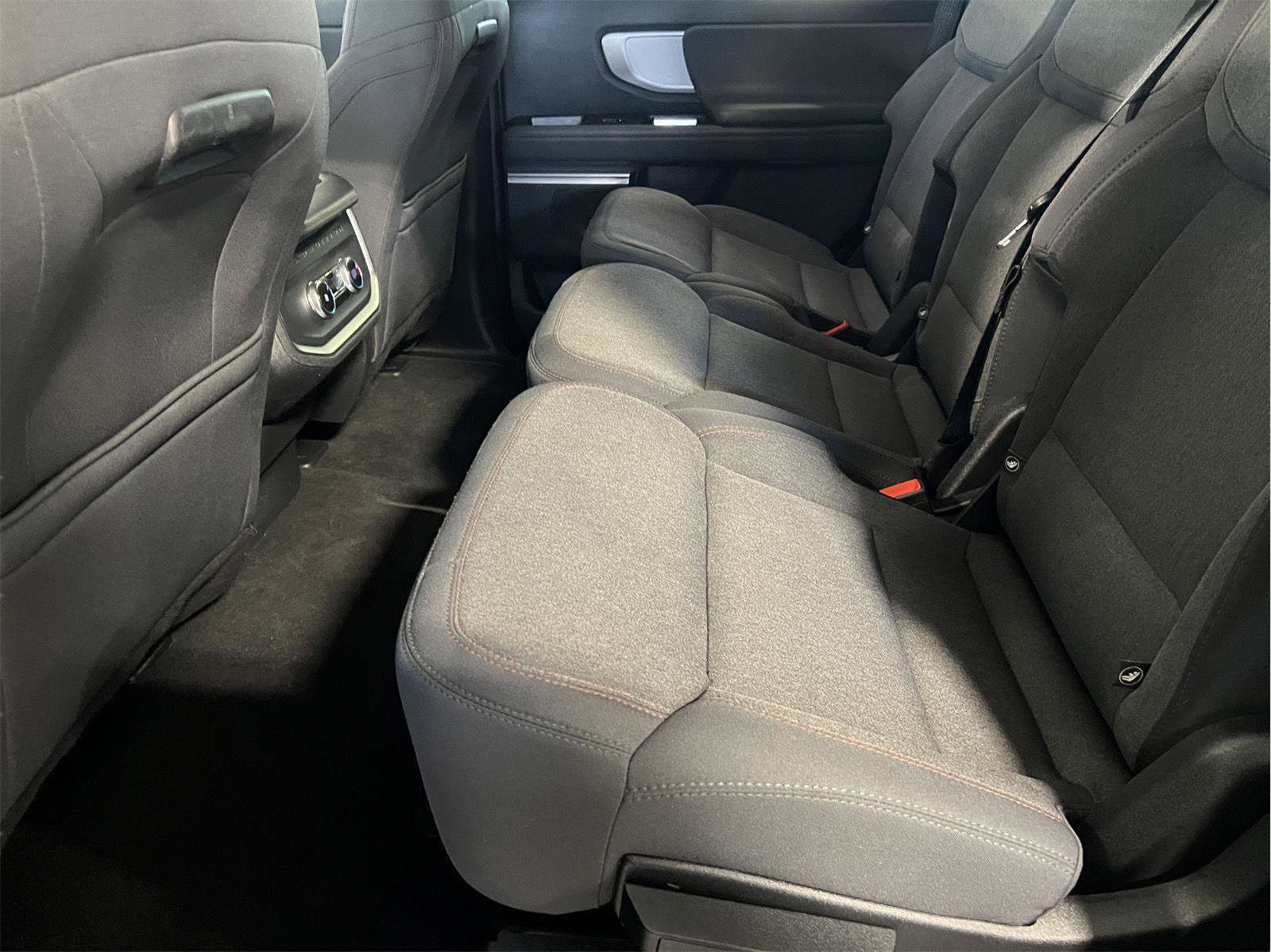 Used 2025 Ford Expedition Active image 27