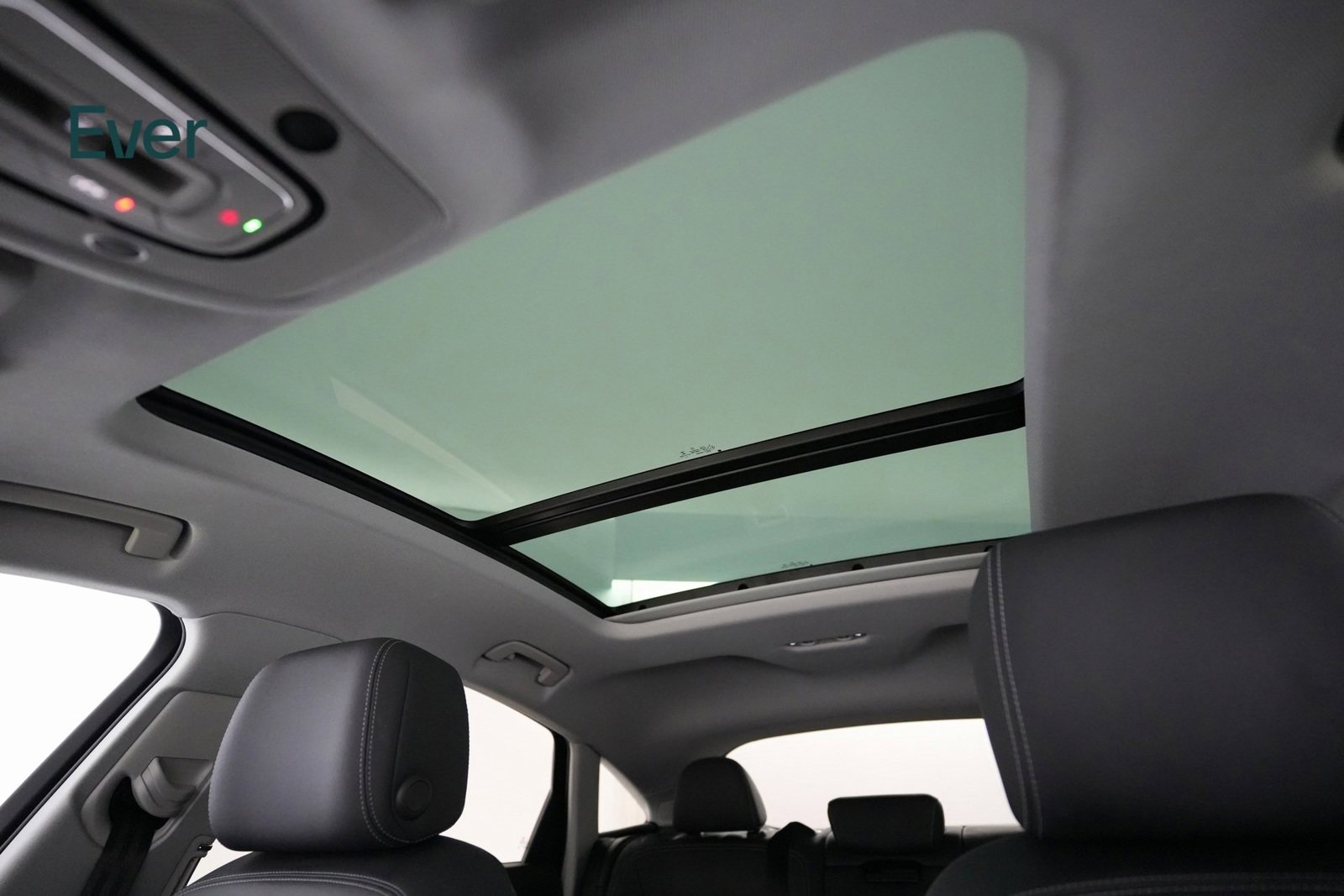 Used 2022 Audi e-tron Premium Plus image 25