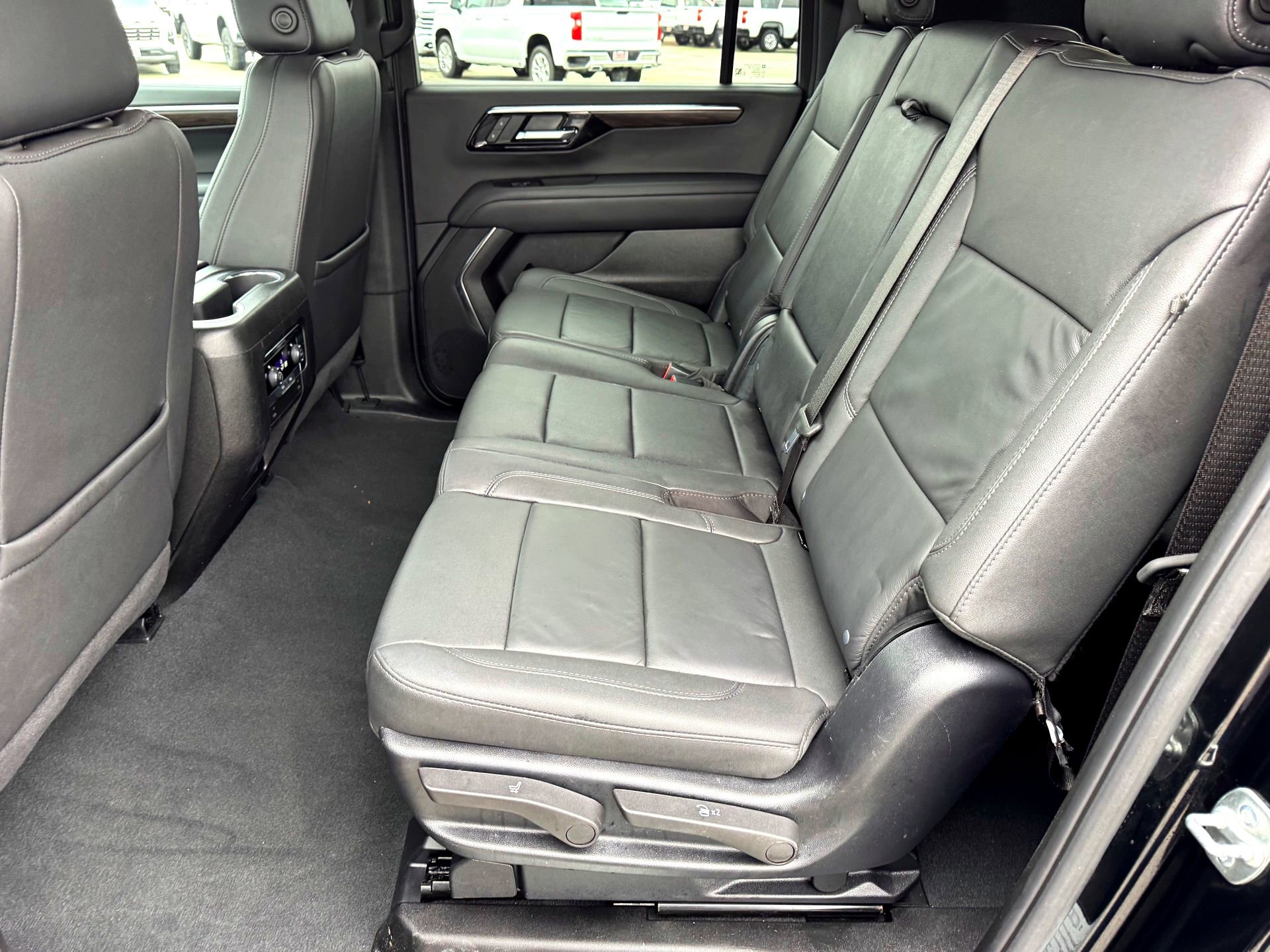 Used 2025 Chevrolet Suburban Z71 AWD/4WD image 19