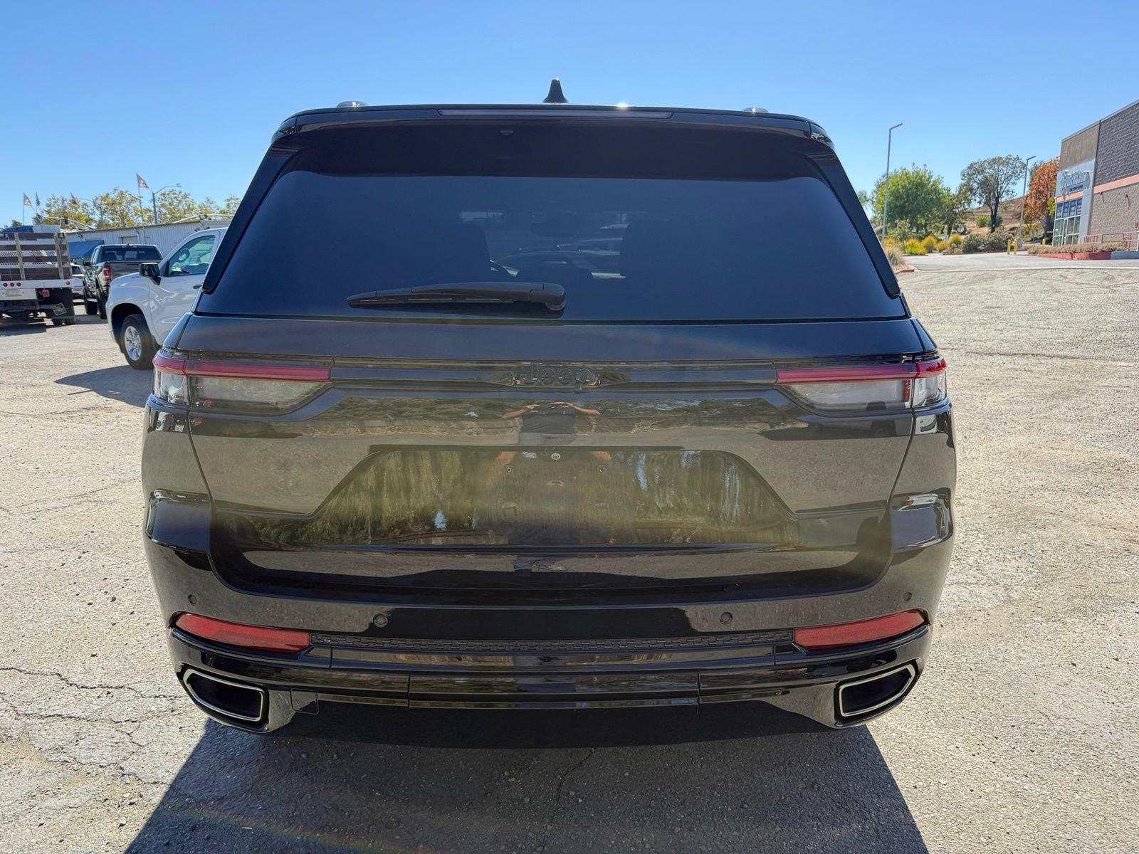 Used 2023 Jeep Grand Cherokee Summit AWD/4WD image 4
