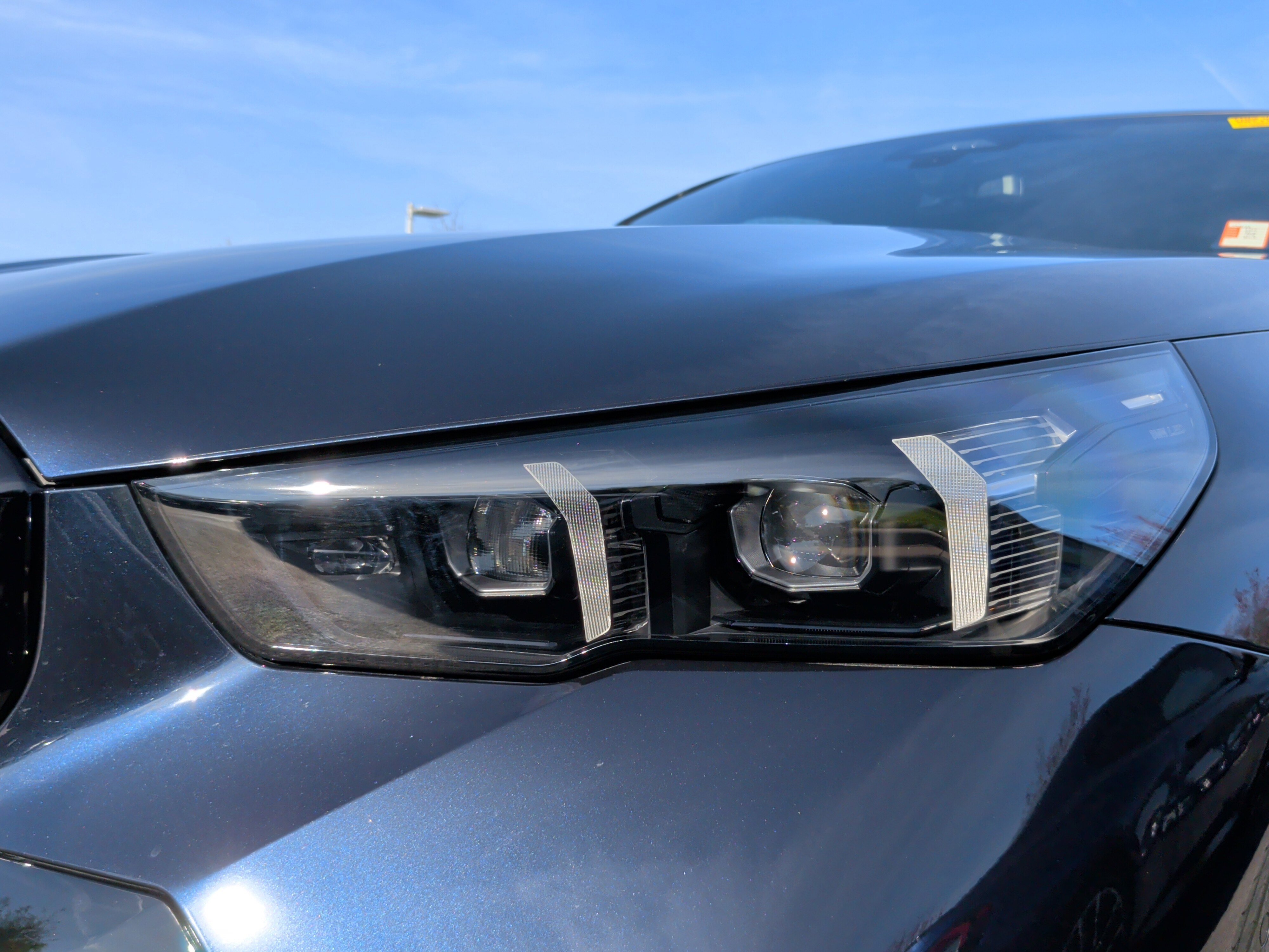 Certified 2025 BMW 550e xDrive 550e xDrive w/ Premium Package image 3