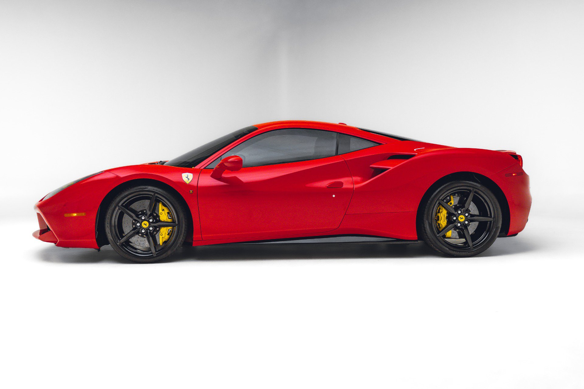 Used 2017 Ferrari 488 GTB RWD image 5