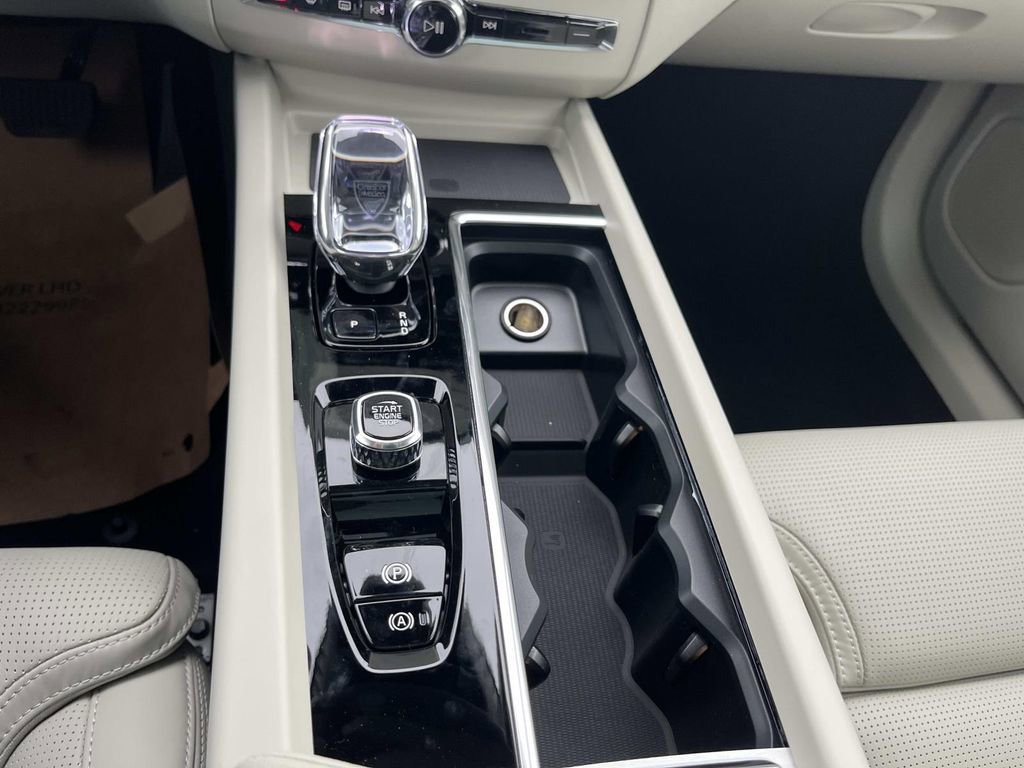 New 2026 Volvo XC60 B5 Ultra w/ Climate Package image 31