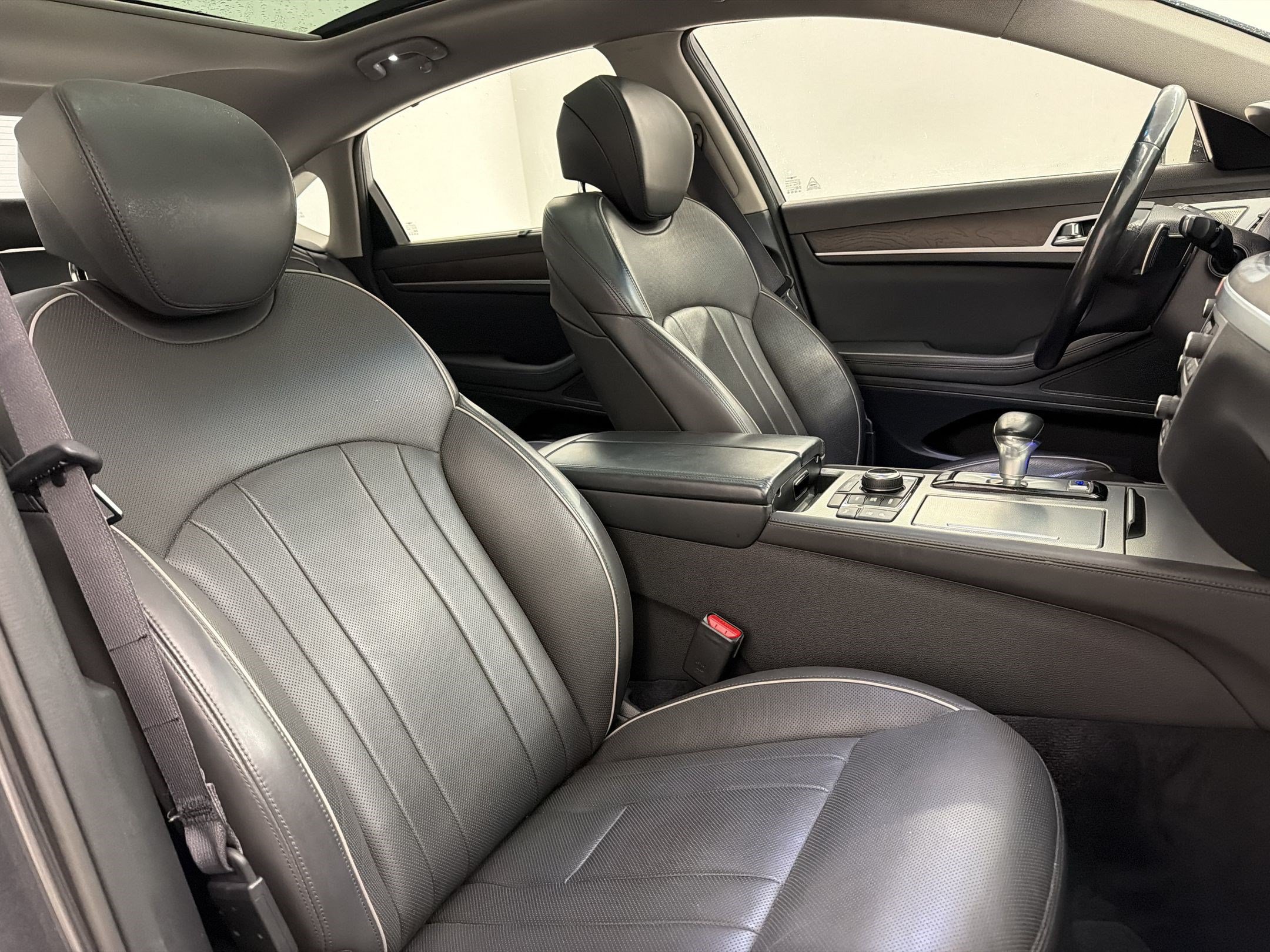 Used 2019 Genesis G80 3.8 w/ Ultimate Package 03 AWD/4WD image 30