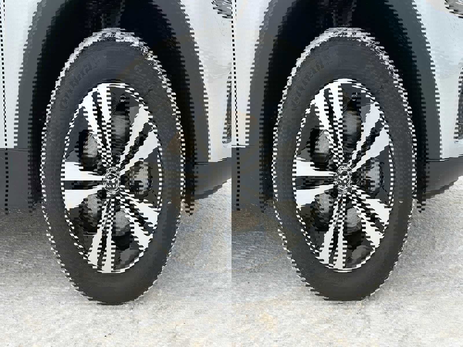 Used 2026 Mercedes-Benz GLB 250 4MATIC image 10