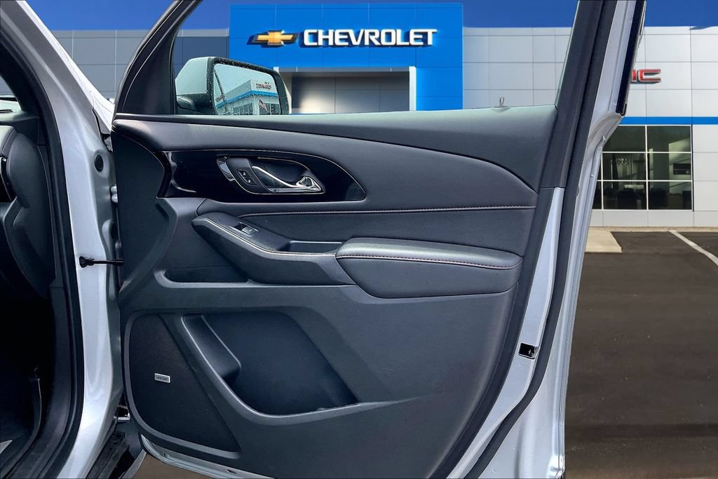 Used 2022 Chevrolet Traverse RS FWD image 28