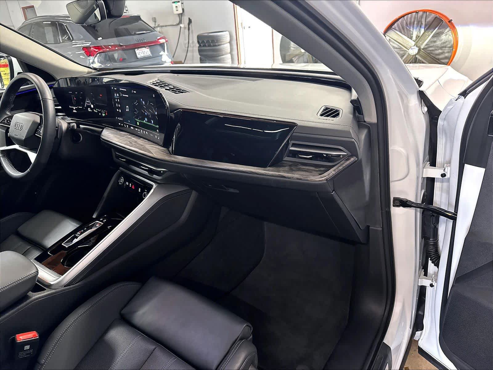 Certified 2025 Audi Q5 Premium Plus w/ Premium Plus AWD/4WD image 17