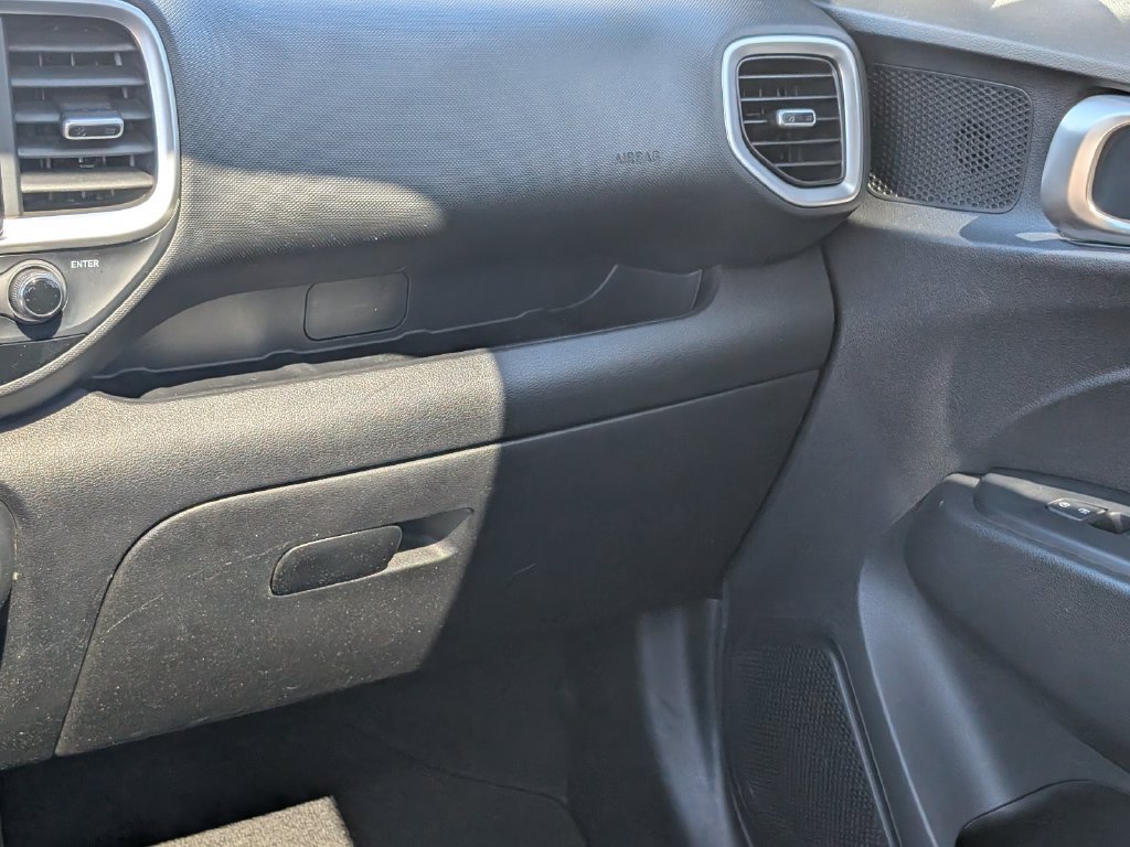Used 2025 Hyundai Venue SEL FWD image 19