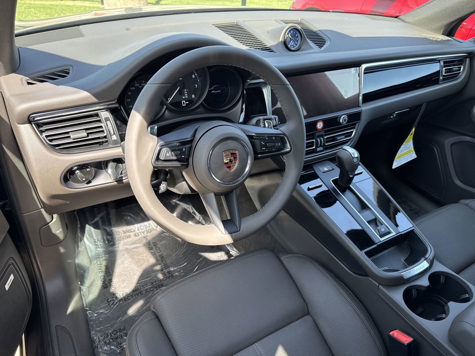 New 2025 Porsche Macan image 4