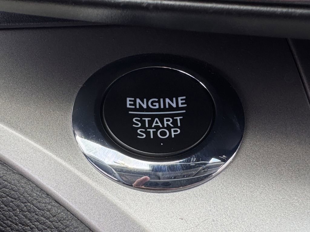 Used 2022 Ford Explorer XLT w/ Equipment Group 202A image 20