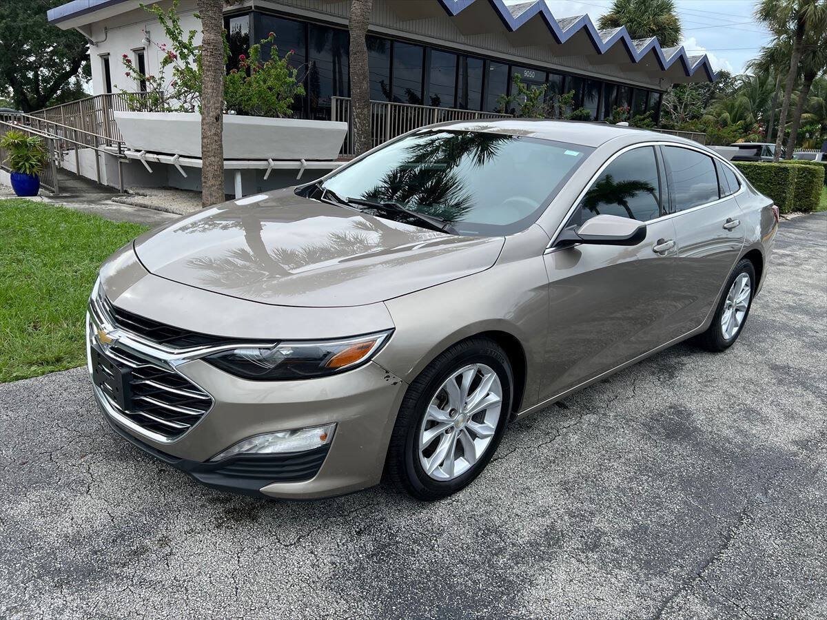 Used 2022 Chevrolet Malibu LT FWD image 2