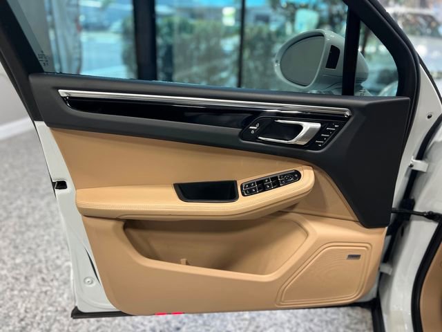 Used 2023 Porsche Macan Base image 18