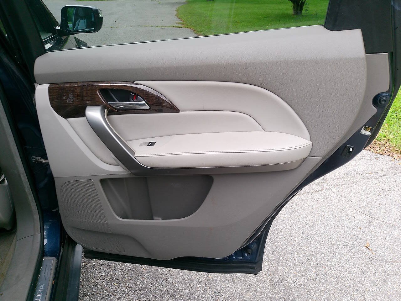 Used 2011 Acura MDX w/ Technology Package AWD/4WD image 27