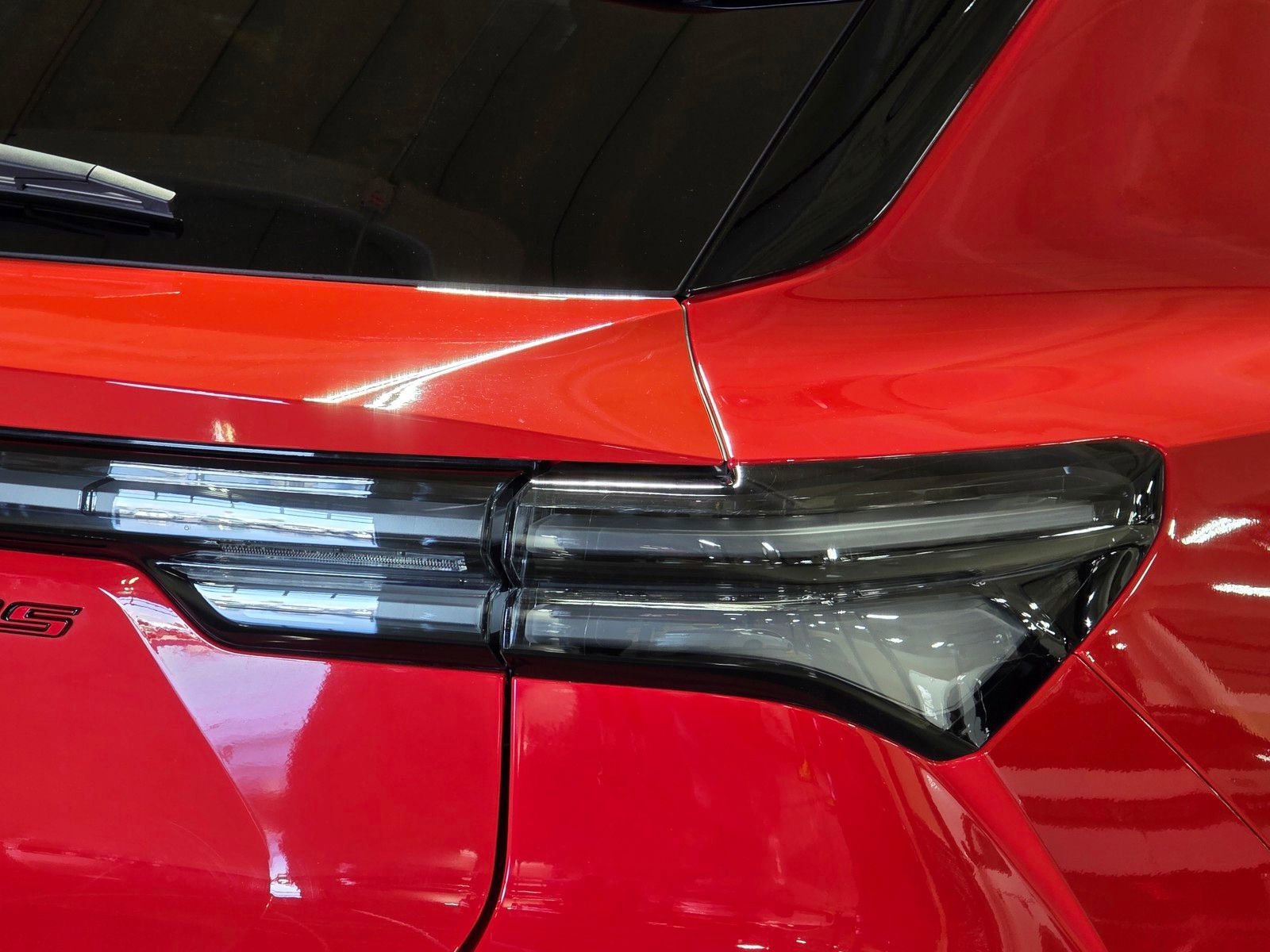 Used 2025 Chevrolet Equinox EV RS w/ Convenience Package II image 18