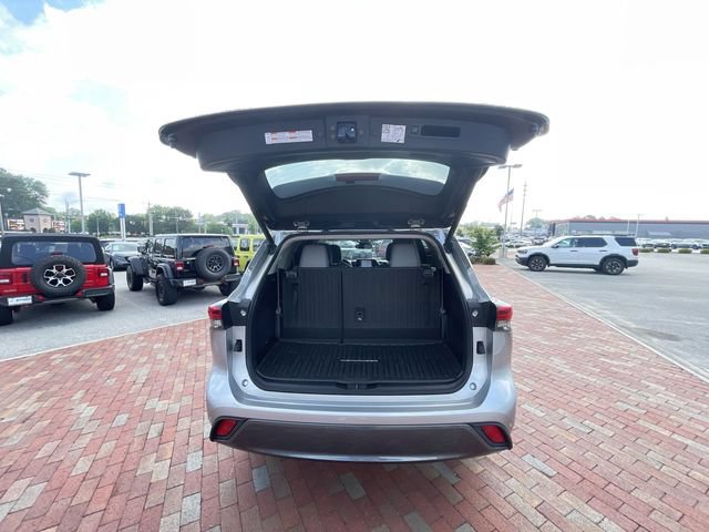 Used 2021 Toyota Highlander Limited FWD image 32