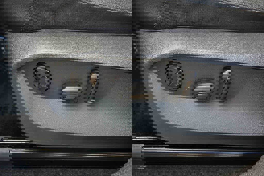 Used 2024 Volkswagen Tiguan SE R-Line image 21