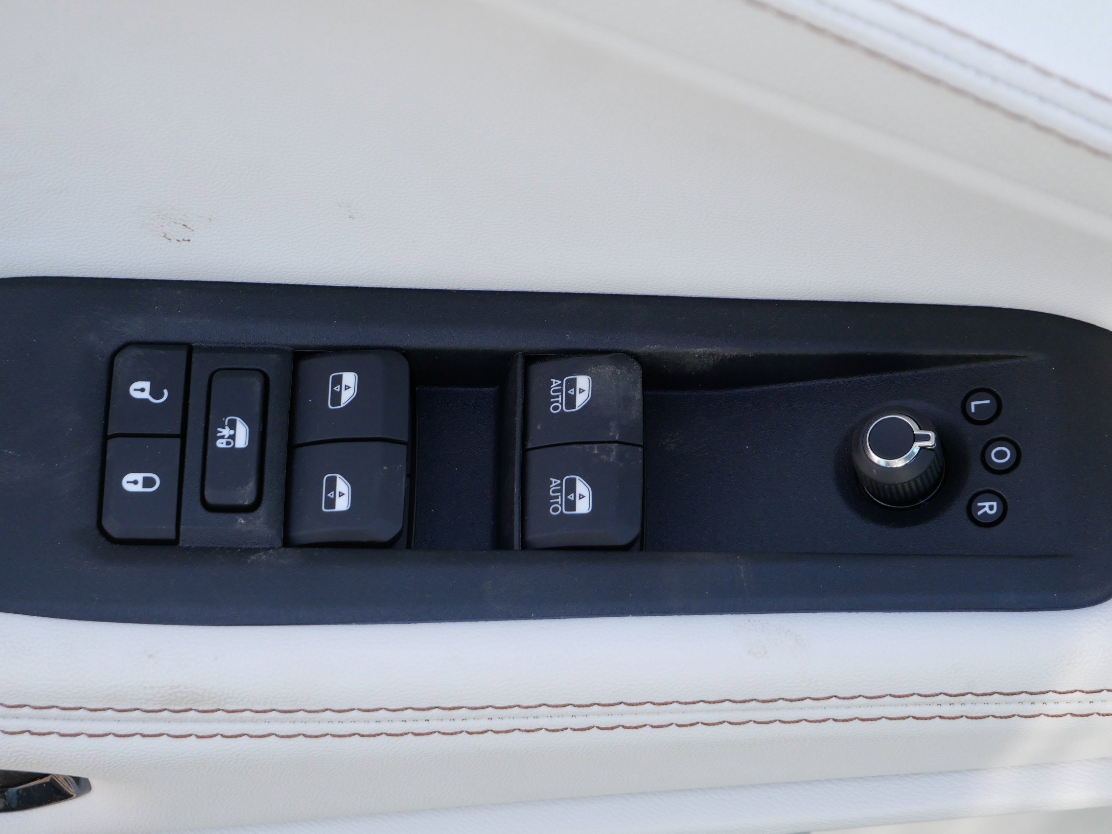 New 2026 Jeep Cherokee Limited image 13