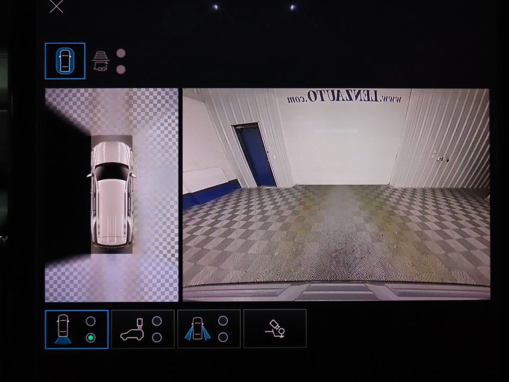 Used 2025 GMC Yukon Denali w/ Sun & Power Step Package image 15