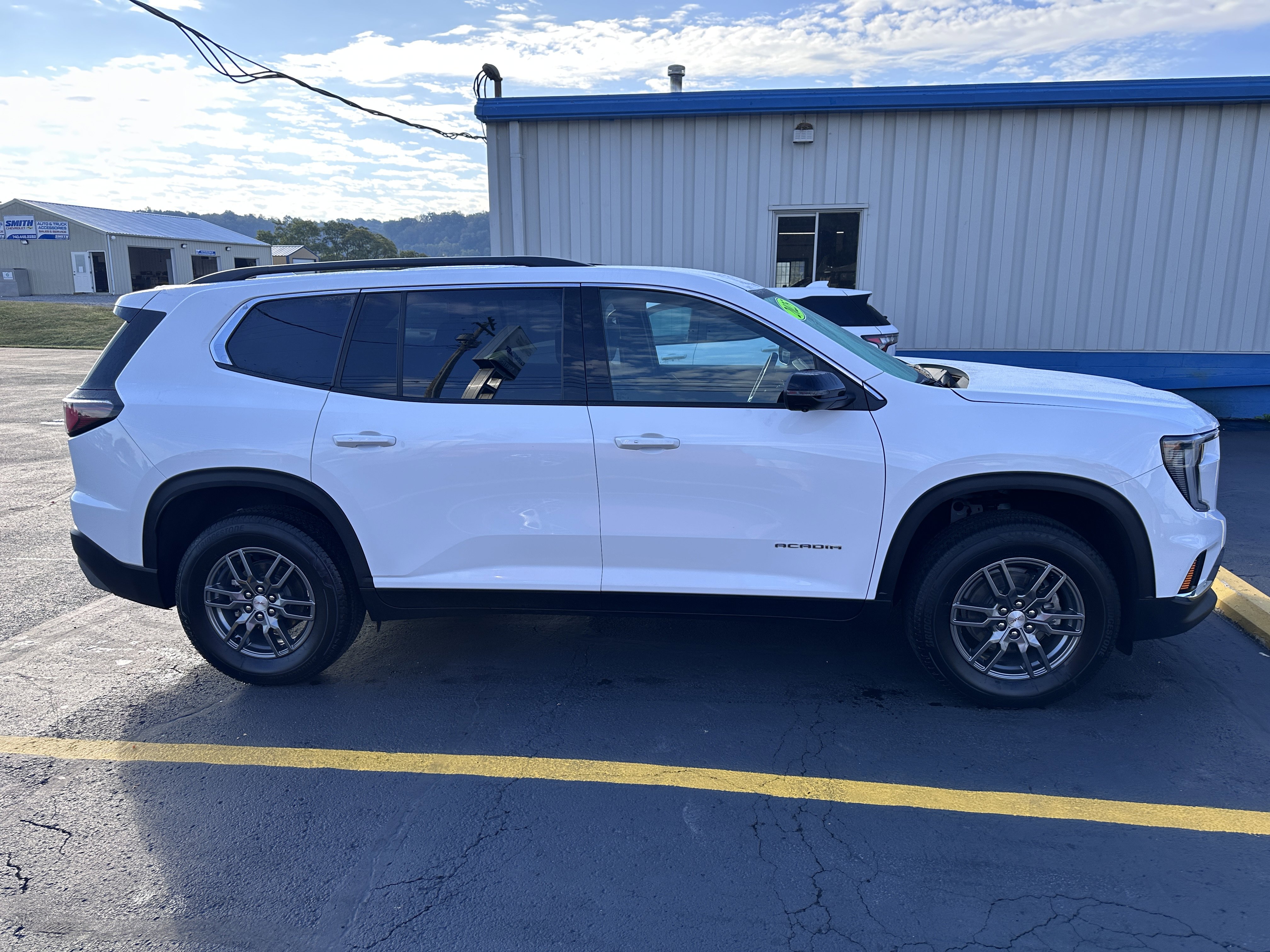Used 2025 GMC Acadia Elevation image 7