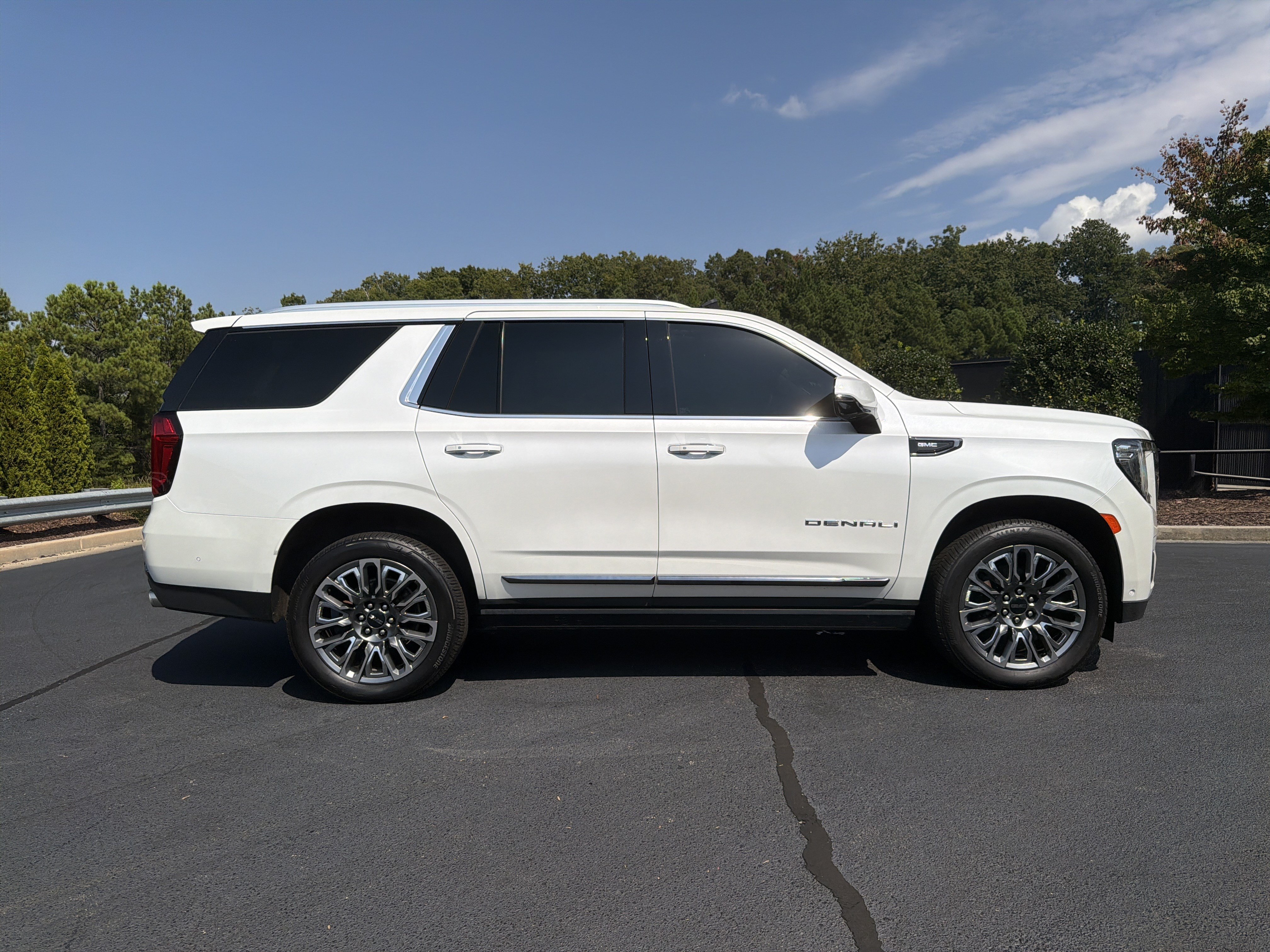 Used 2023 GMC Yukon Denali Ultimate AWD/4WD image 5