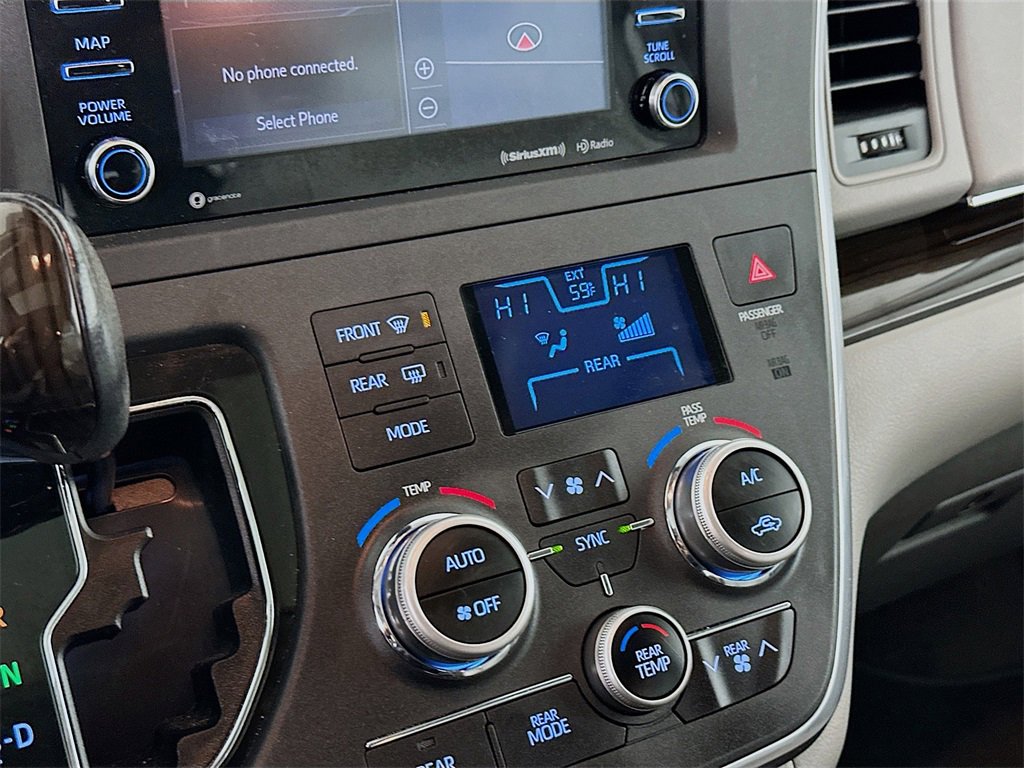 Used 2018 Toyota Sienna XLE image 14