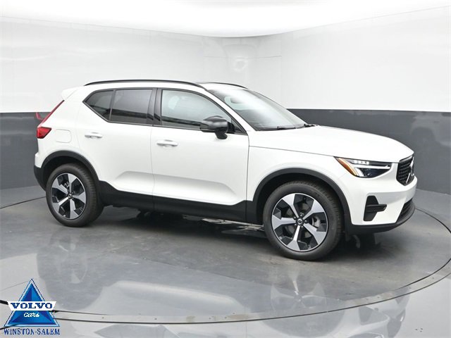 New 2026 Volvo XC40 B5 Core w/ Climate Package image 1