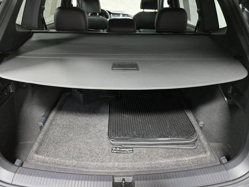 Used 2022 Volkswagen Tiguan SEL R-Line AWD/4WD image 46