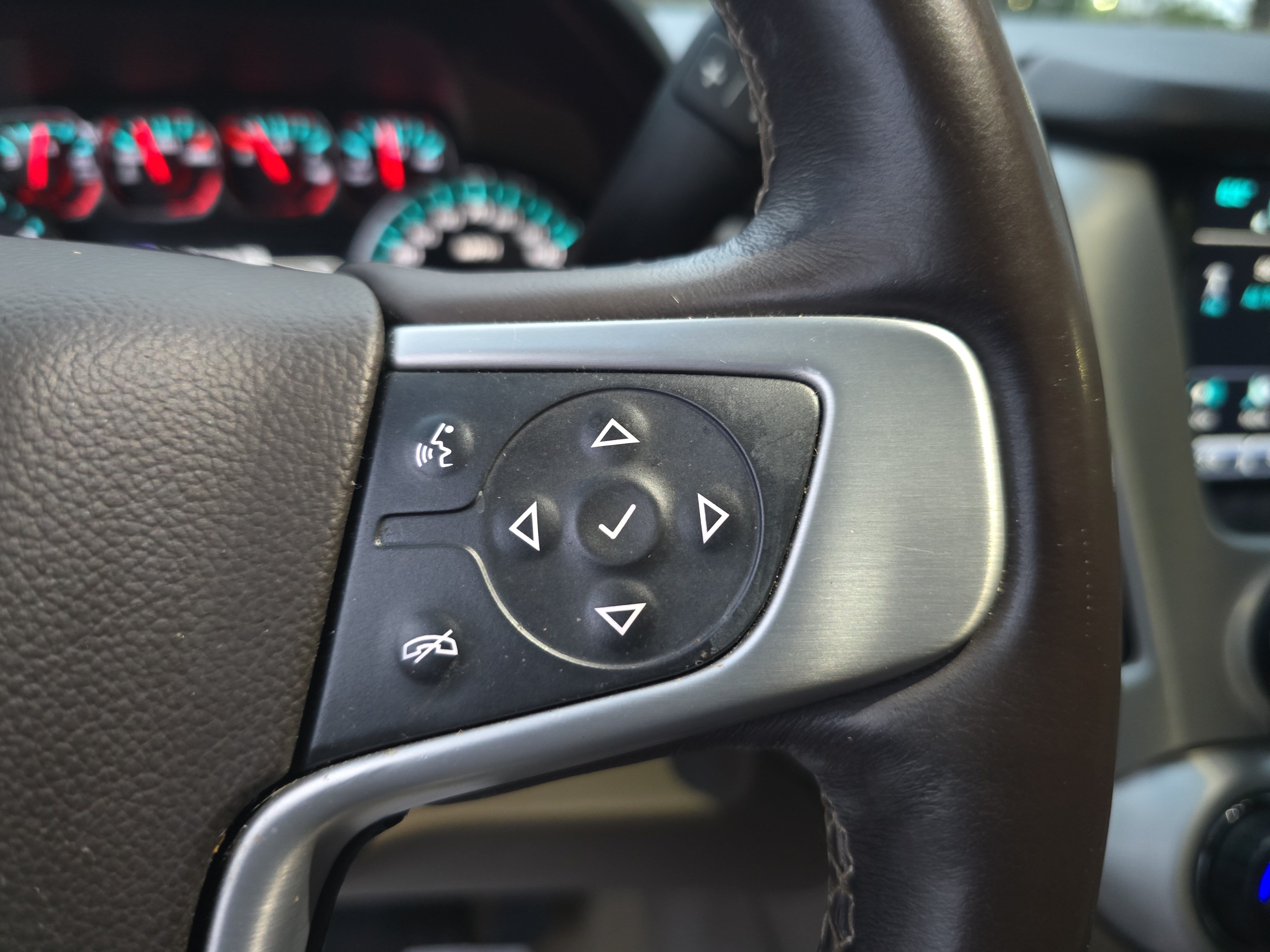 Used 2018 GMC Yukon SLT w/ Premium Edition AWD/4WD image 18
