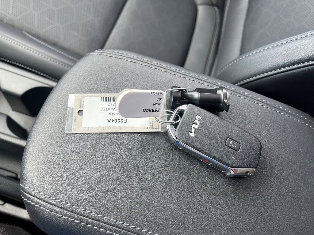 Used 2024 Kia Seltos EX image 31