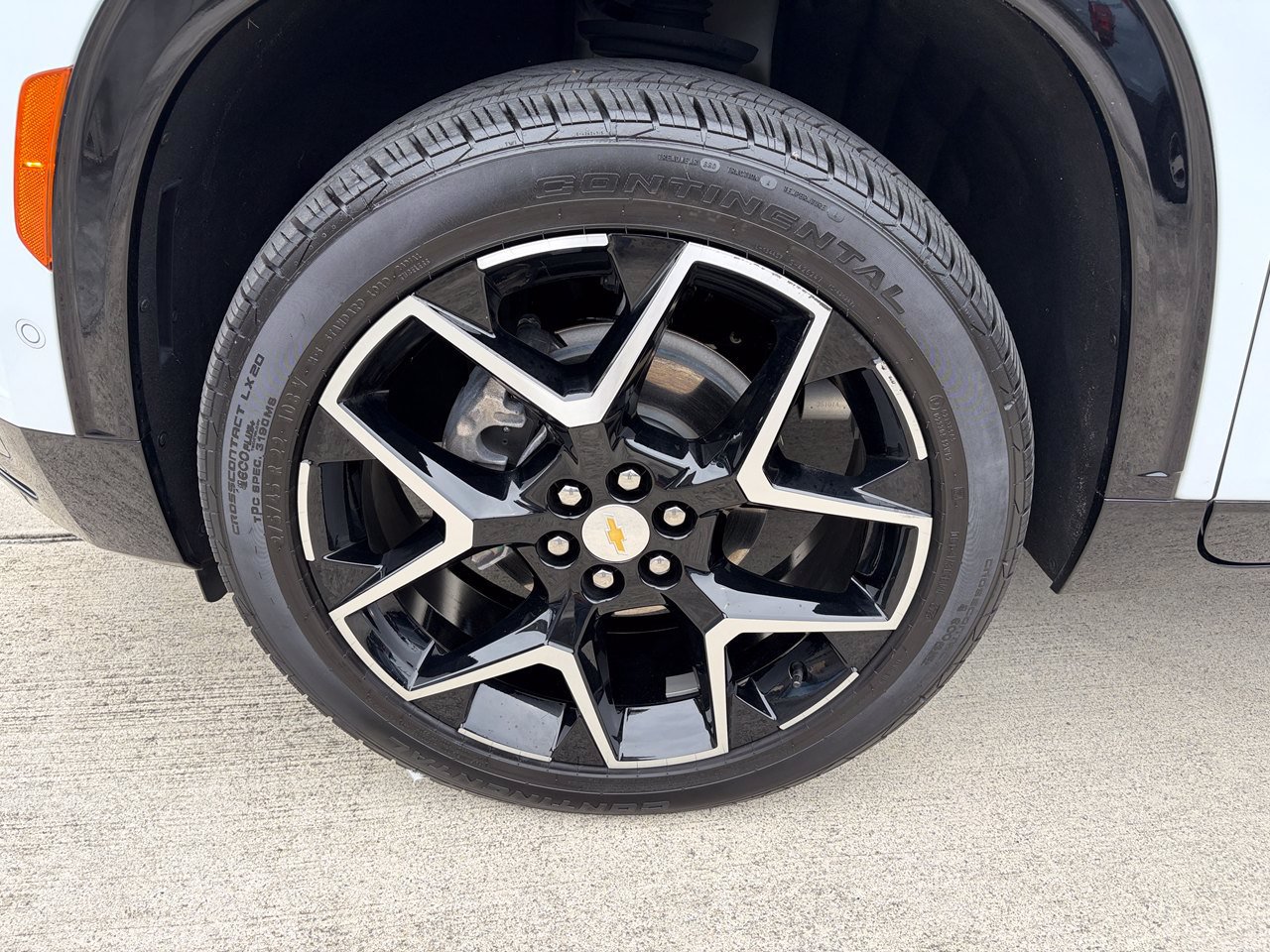 Used 2026 Chevrolet Traverse High Country FWD image 3