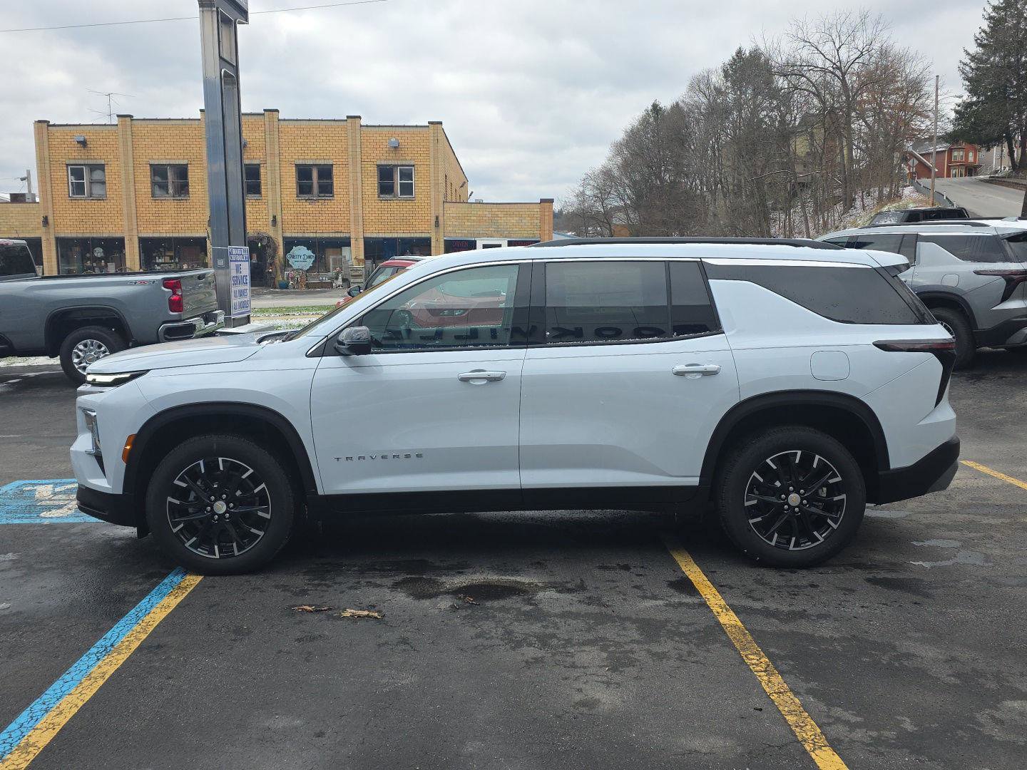 New 2026 Chevrolet Traverse LT w/ Sun and Wheel Package image 4