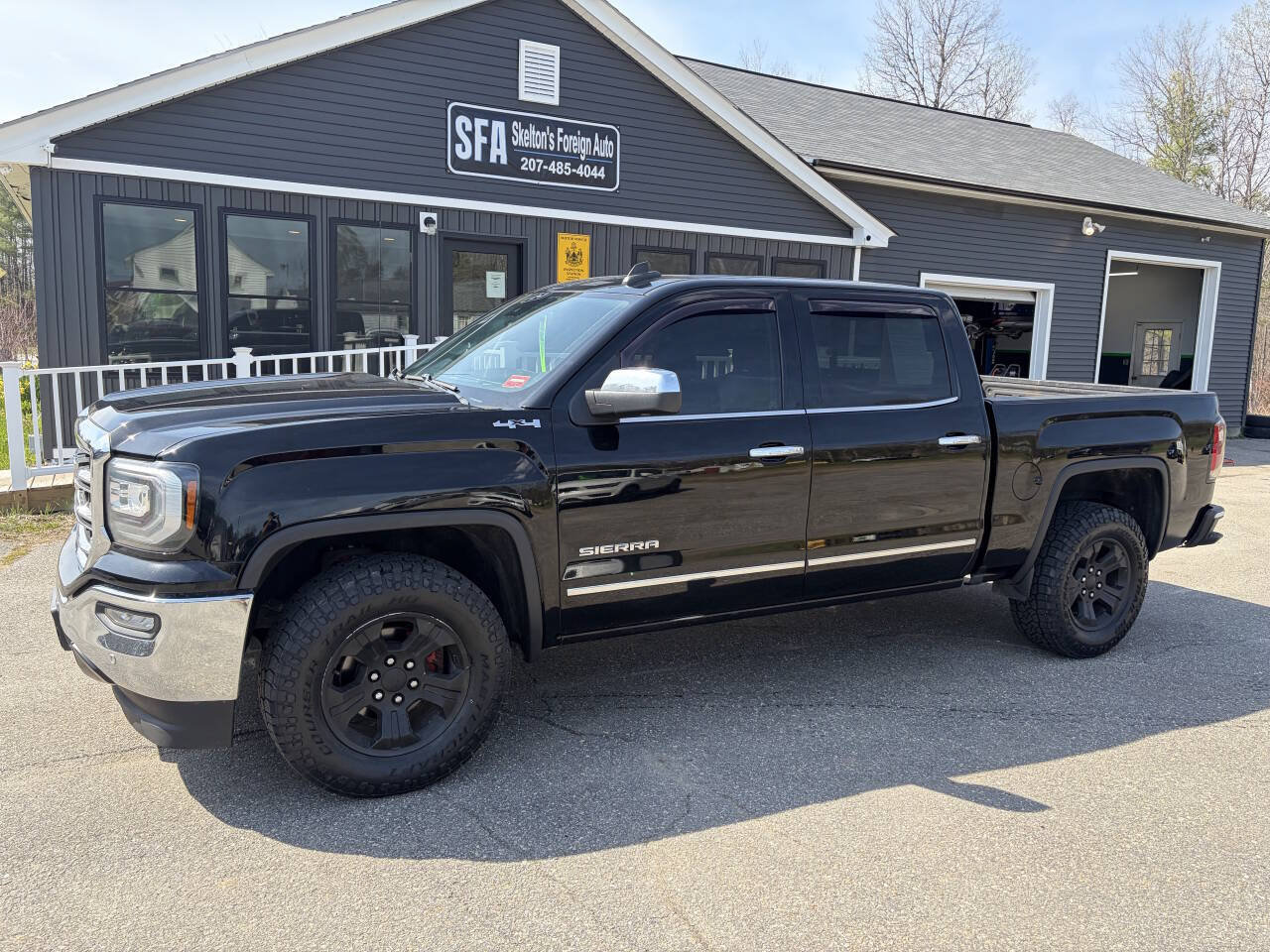 Used 2018 GMC Sierra 1500 SLT AWD/4WD image 3